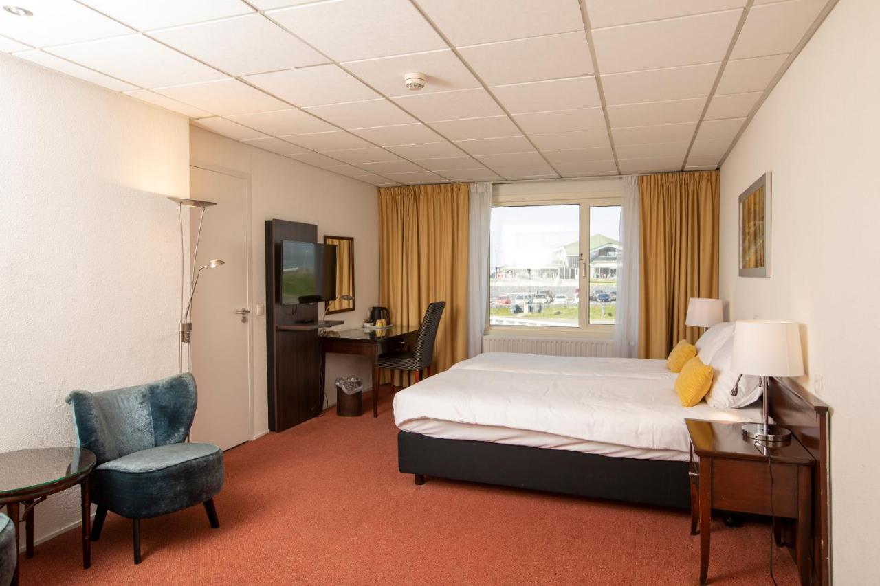 Hotel De Blaauwe Leeuw Тернезен Екстериор снимка