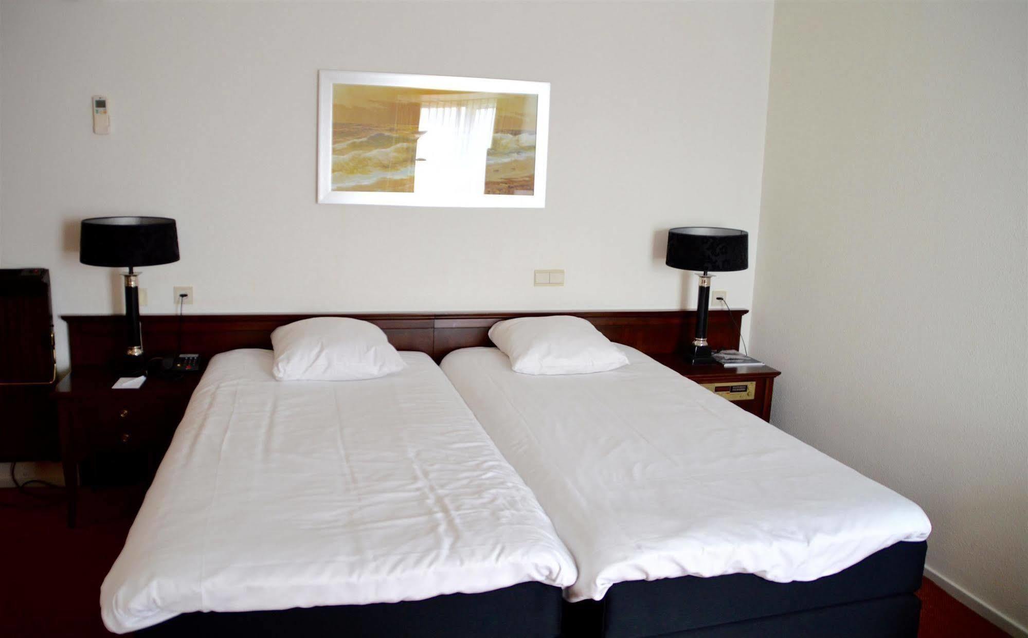 Hotel De Blaauwe Leeuw Тернезен Екстериор снимка