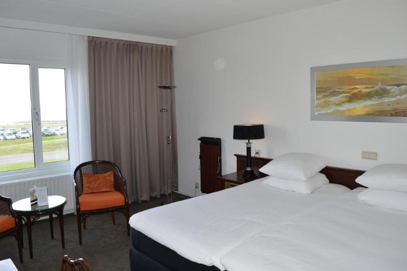 Hotel De Blaauwe Leeuw Тернезен Екстериор снимка