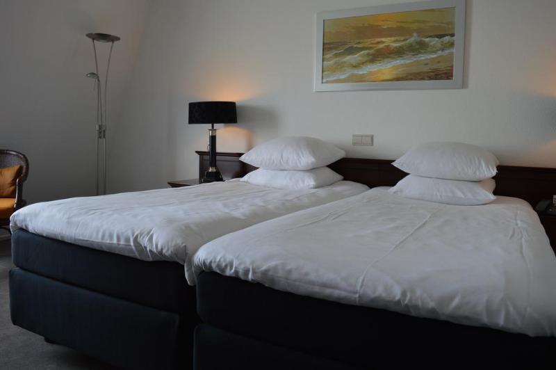 Hotel De Blaauwe Leeuw Тернезен Екстериор снимка